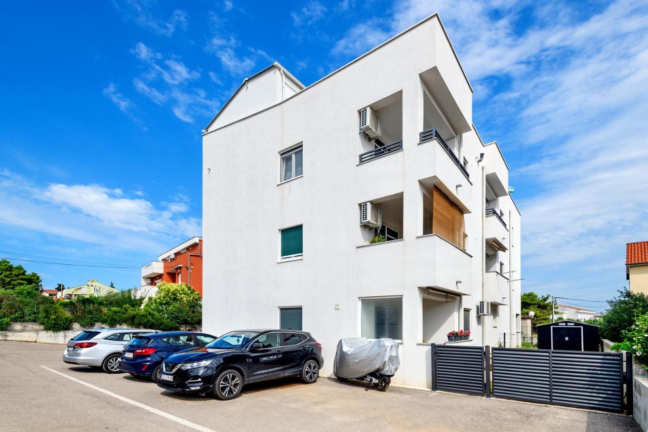 Modern In Peaceful Area -