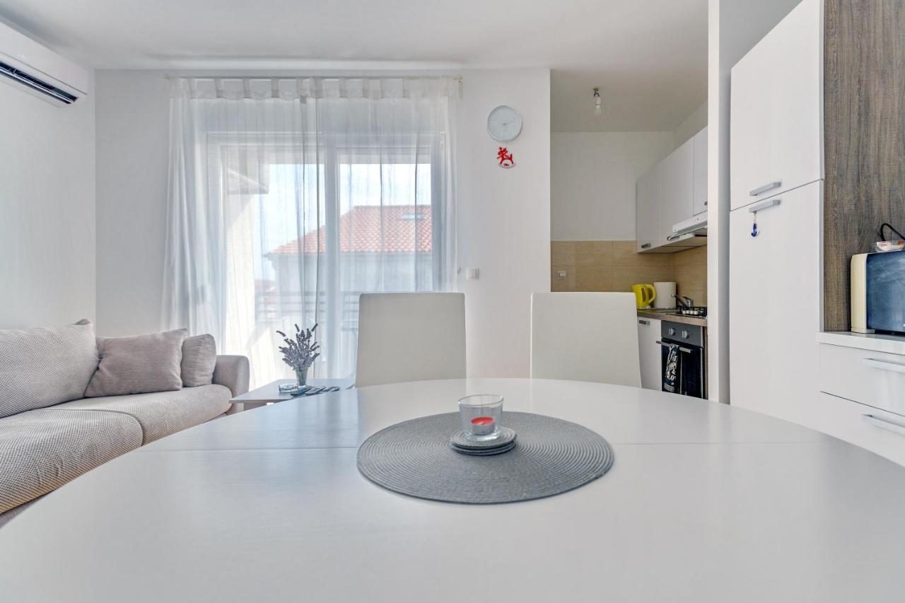 Modern In Peaceful Area - Apartman Zadar