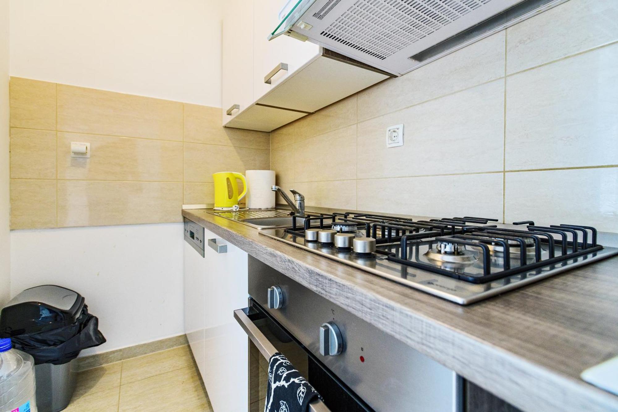 Modern In Peaceful Area - Apartman *