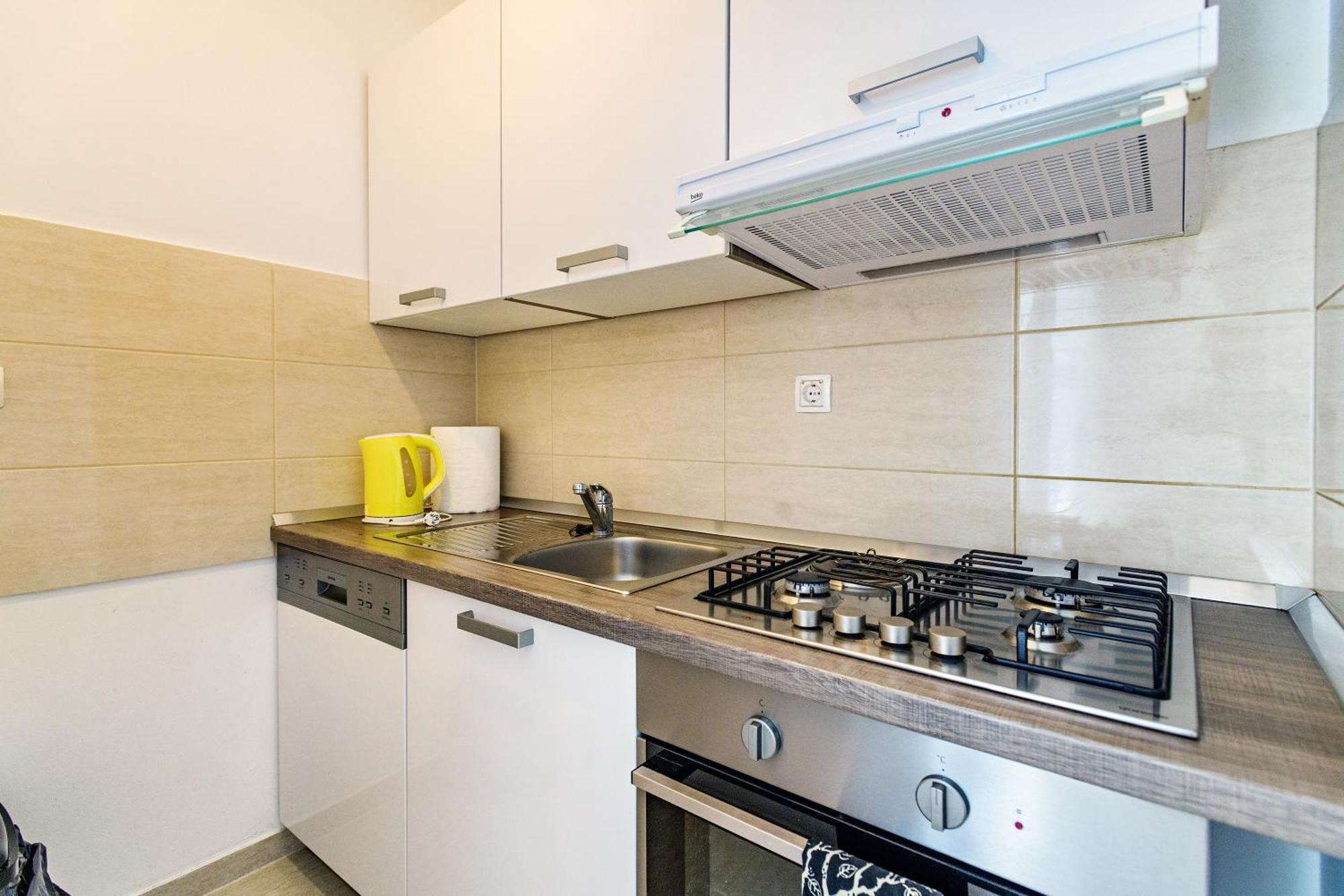 Modern In Peaceful Area - Apartman