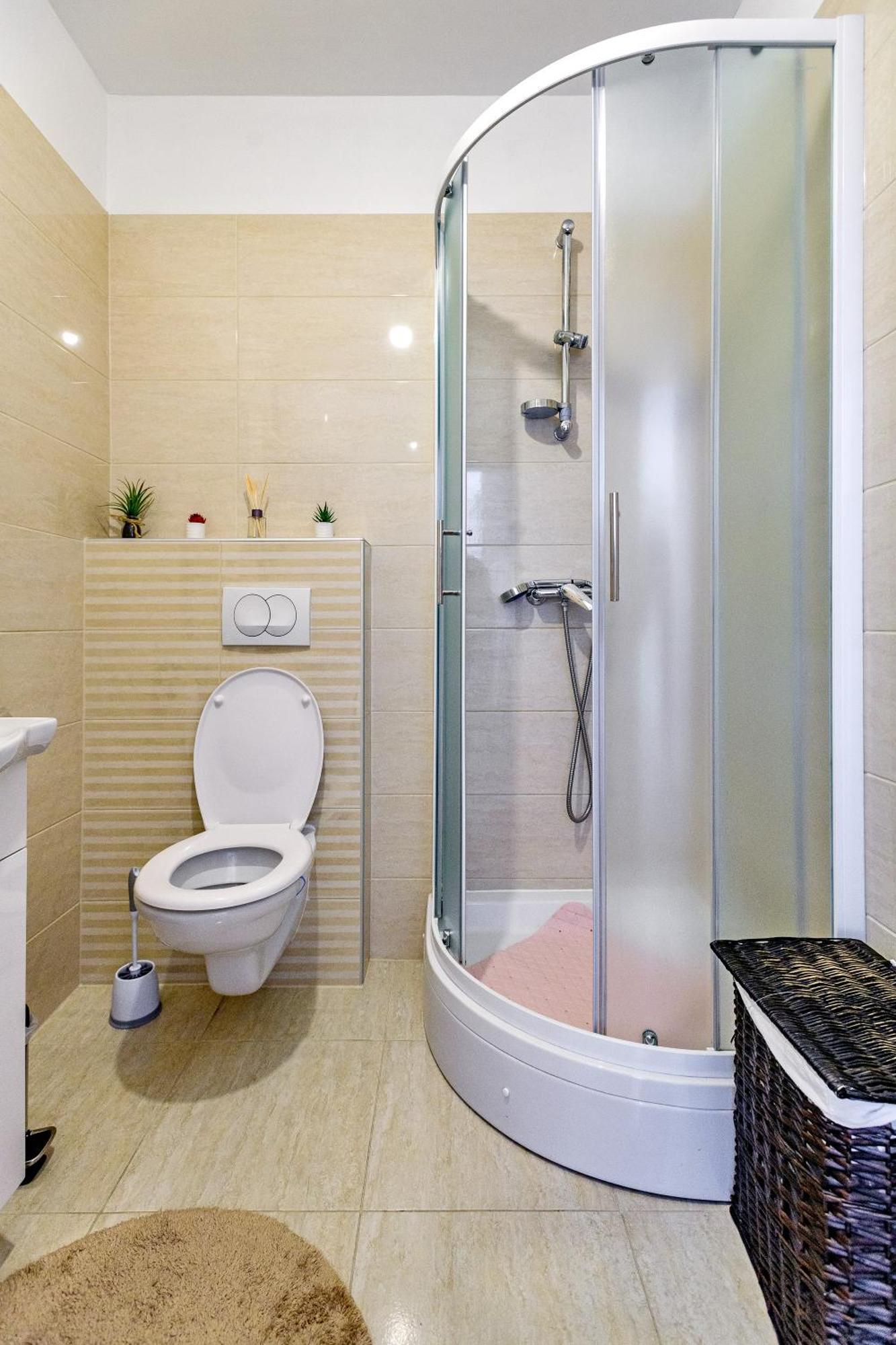 Modern In Peaceful Area - Apartman *
