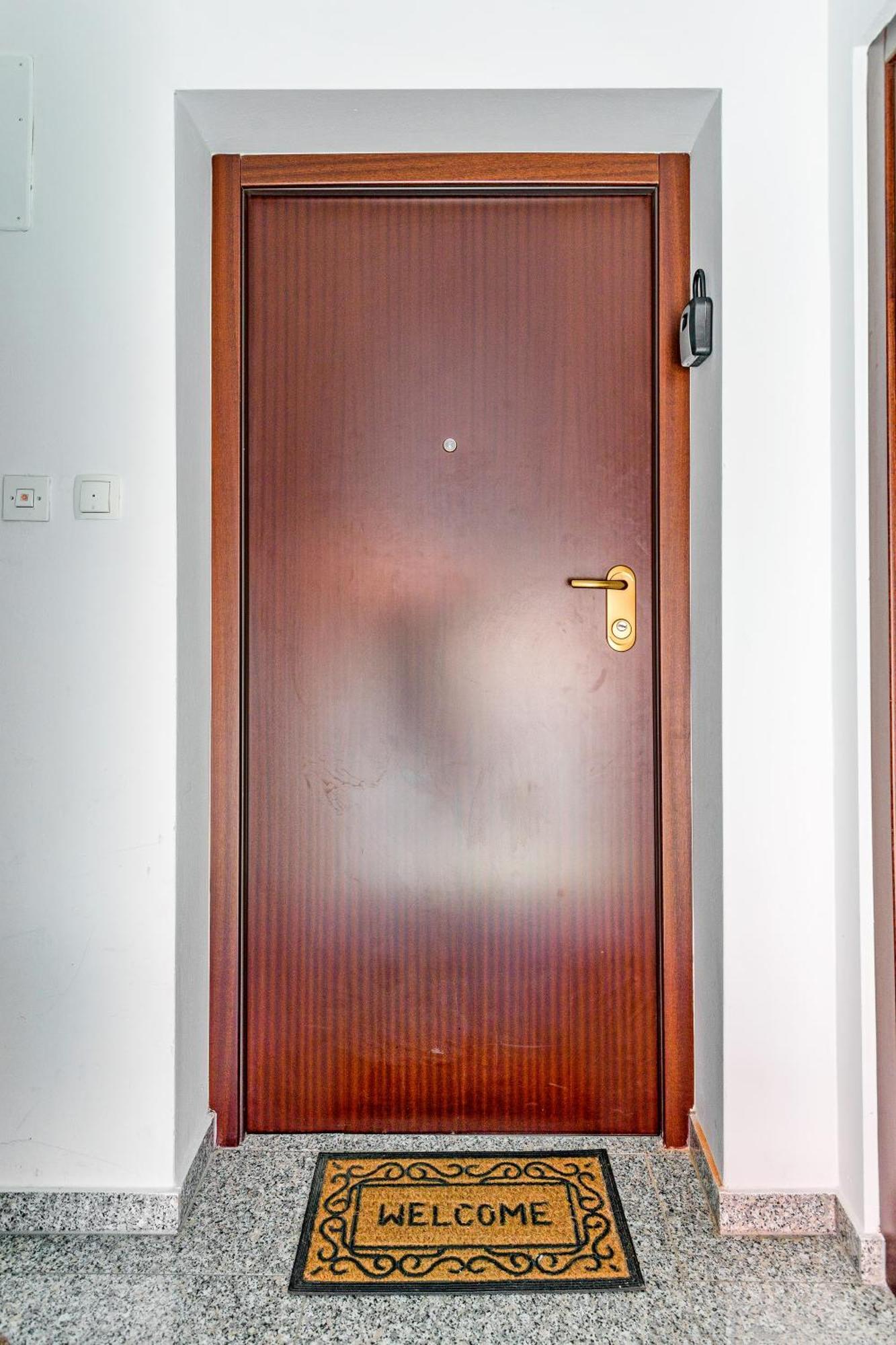 Modern In Peaceful Area - Apartman