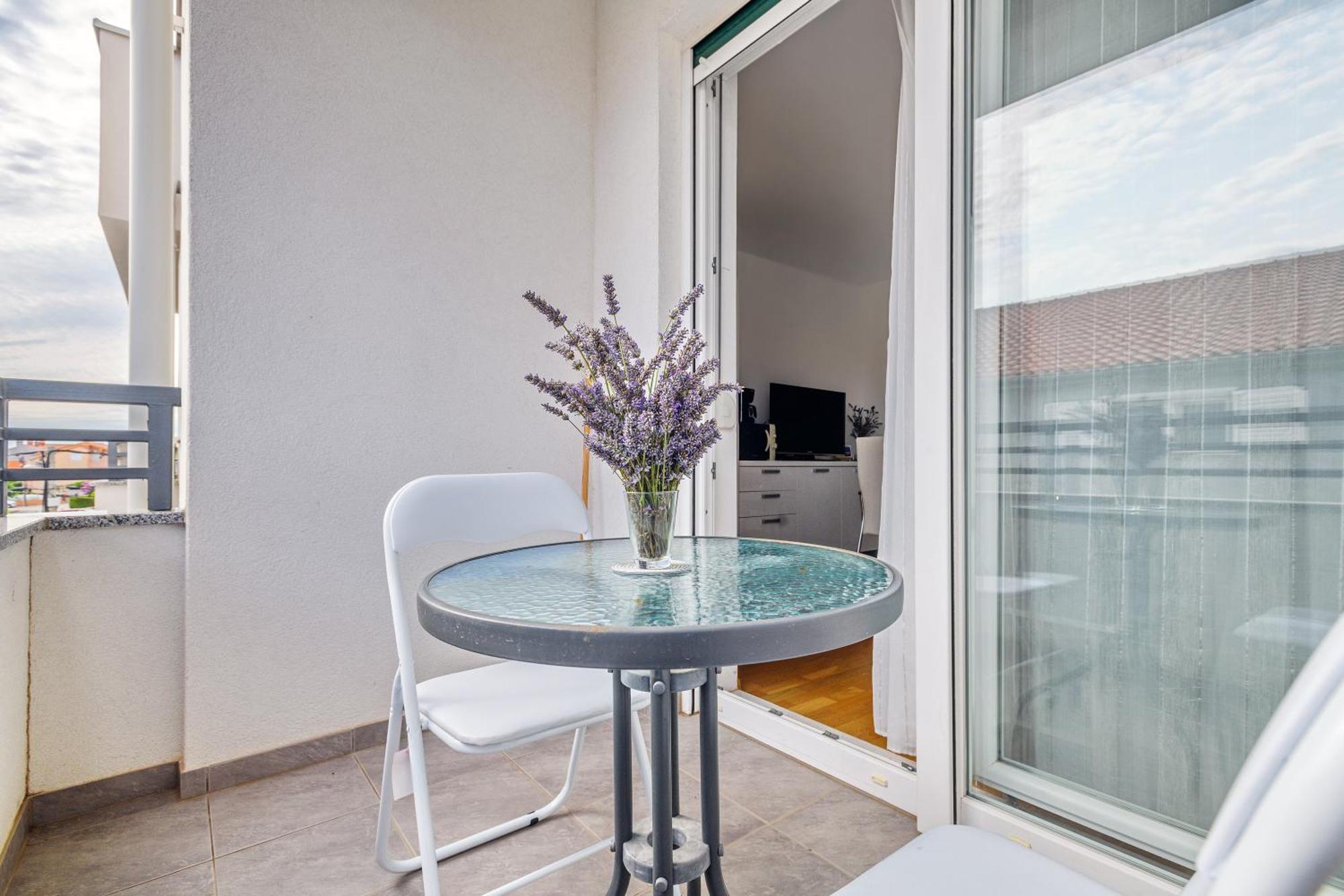 Apartman Modern In Peaceful Area -