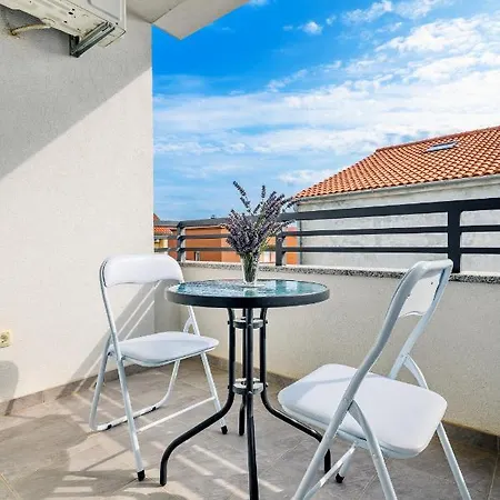 Modern Apartment In Peaceful Area - Zadar Exterior photo