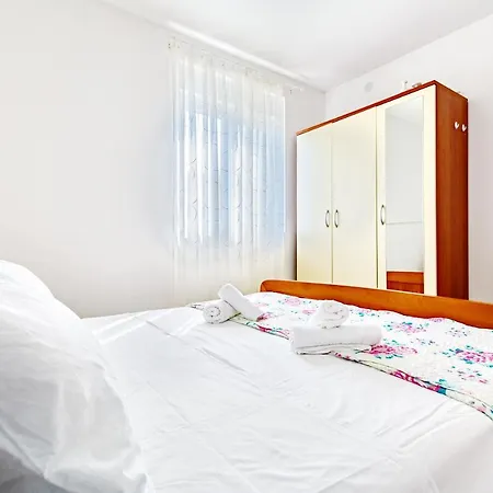 Modern Apartment In Peaceful Area - Zadar Exterior photo