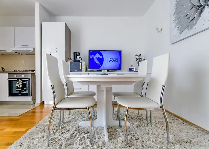 Modern Apartment In Peaceful Area - Zadar