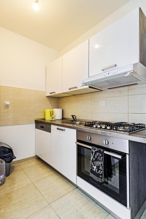Modern In Peaceful Area - Apartment *