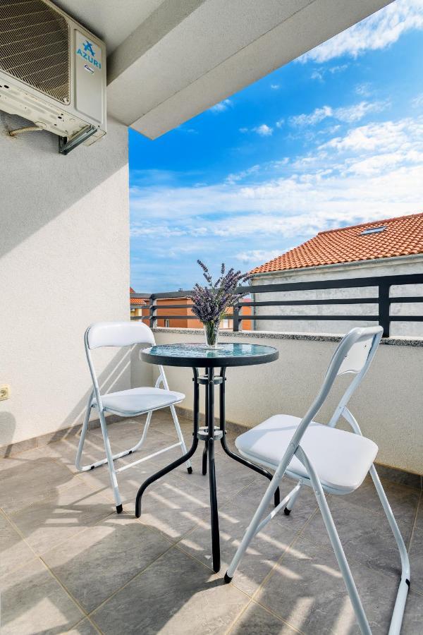 Modern In Peaceful Area - Apartment