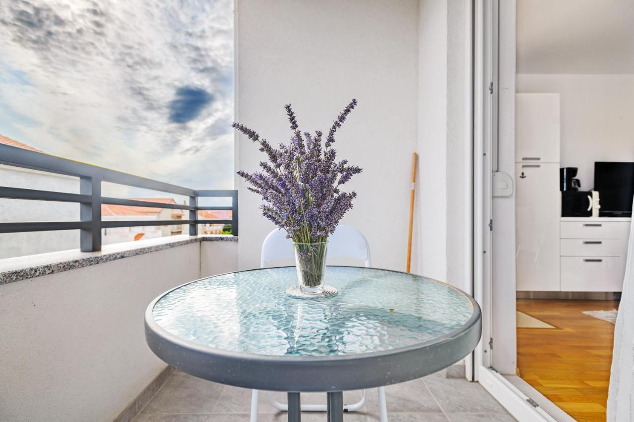 Apartment Modern In Peaceful Area - *