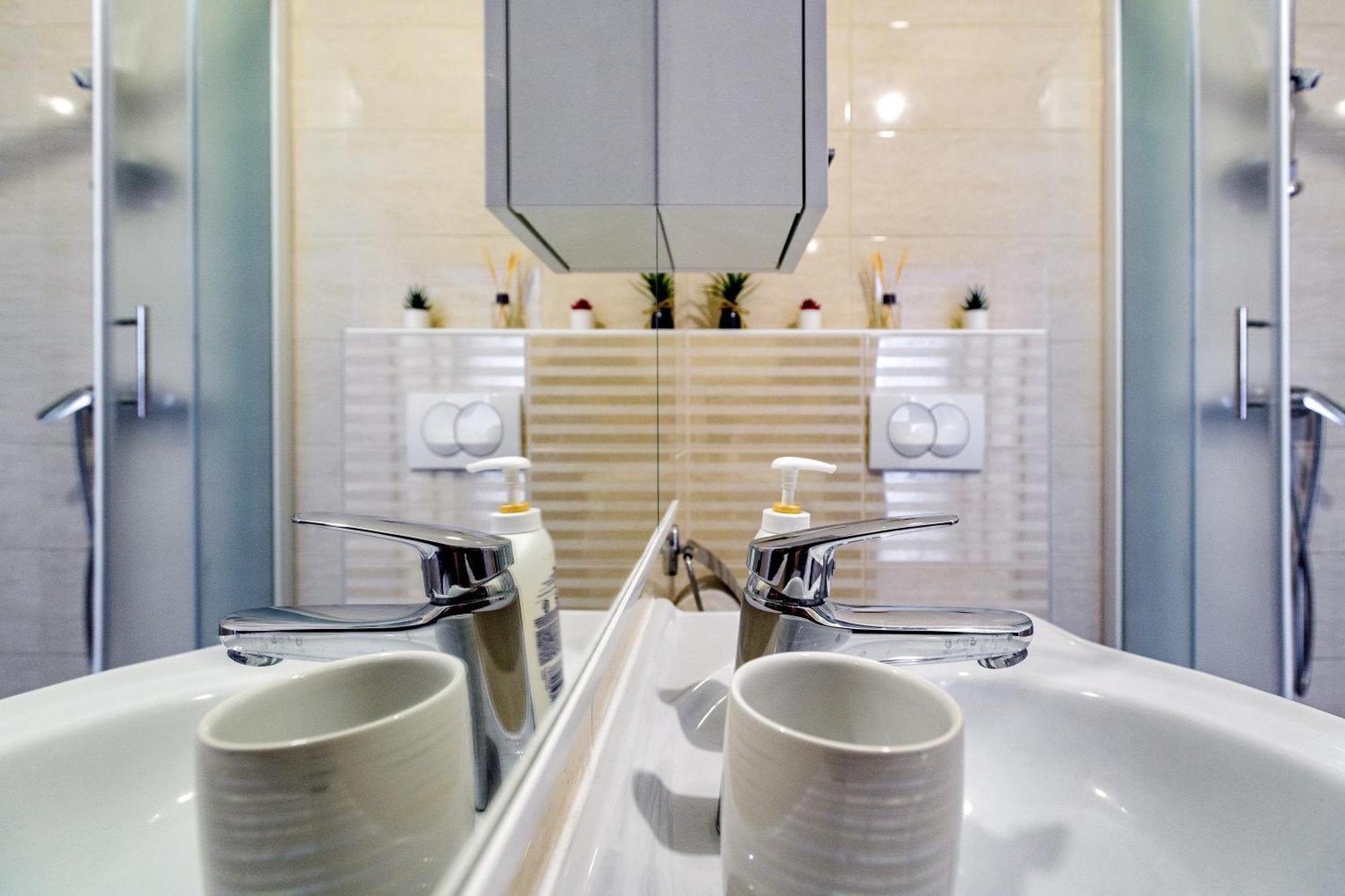Modern In Peaceful Area - *