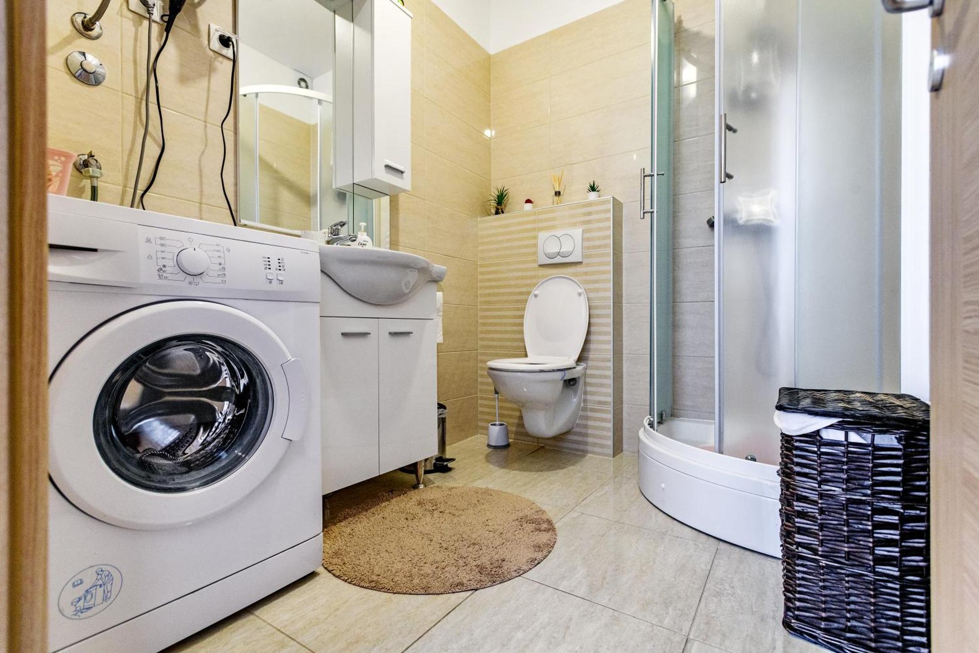 Modern In Peaceful Area - Apartment *